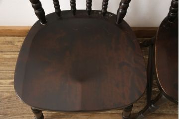 中古　美品　北海道民芸家具　クラシカルな雰囲気を醸し出すダイニングチェア　デザイン違い2脚セット(椅子、板座チェア)(R-058311)