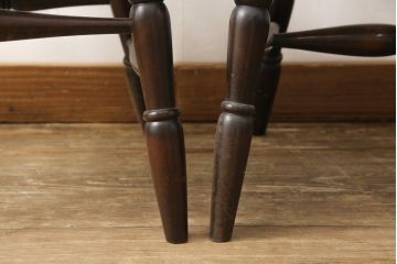 中古　美品　北海道民芸家具　クラシカルな雰囲気を醸し出すダイニングチェア　デザイン違い2脚セット(椅子、板座チェア)(R-058311)