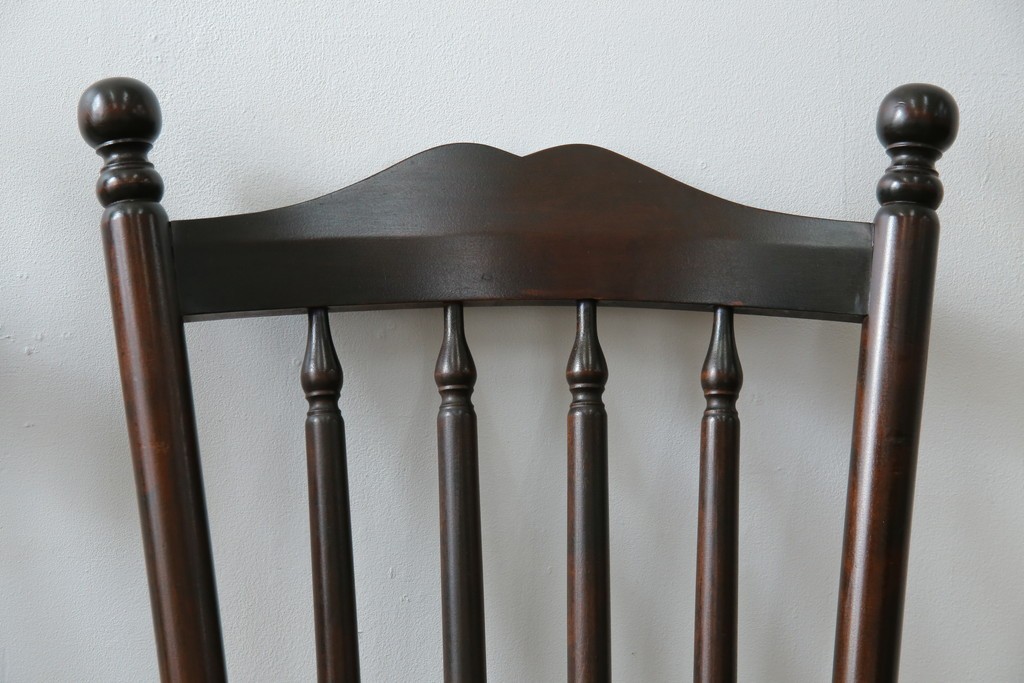 中古　美品　北海道民芸家具　クラシカルな雰囲気を醸し出すダイニングチェア　デザイン違い2脚セット (R-058311)