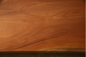 中古　美品　総欅(ケヤキ)材　一枚板を贅沢に使用した迫力溢れる座卓(ローテーブル、センターテーブル)(定価約120万円)(R-058312)