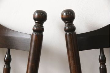 中古　美品　北海道民芸家具　クラシカルな雰囲気を醸し出すダイニングチェア2脚セット(椅子、板座チェア)(R-058316)