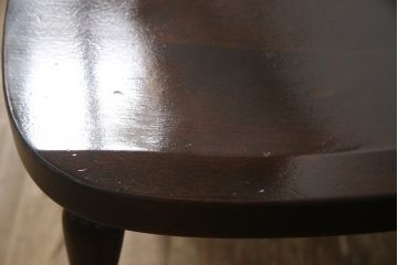 中古　美品　北海道民芸家具　クラシカルな雰囲気を醸し出すダイニングチェア2脚セット(椅子、板座チェア)(R-058316)