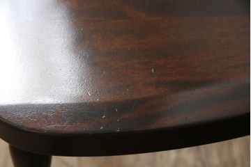 中古　美品　北海道民芸家具　クラシカルな雰囲気を醸し出すダイニングチェア2脚セット(椅子、板座チェア)(R-058316)