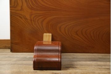 中古　美品　総欅一枚板　ケヤキの木目を楽しめる!重厚な佇まいが魅力的な衝立て(つい立て、パーテーション)(定価約120万円)(R-058318)