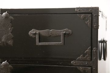 和製アンティーク　秋田産　和の趣あふれる黒漆塗り小箪笥(時代箪笥、収納箪笥、引き出し、サイドチェスト)(R-058319)