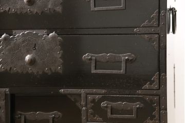 和製アンティーク　秋田産　和の趣あふれる黒漆塗り小箪笥(時代箪笥、収納箪笥、引き出し、サイドチェスト)(R-058319)