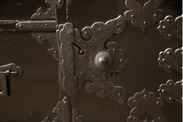 和製アンティーク　秋田産　和の趣あふれる黒漆塗り小箪笥(時代箪笥、収納箪笥、引き出し、サイドチェスト)(R-058319)