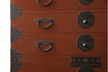 中古　美品　桐材　落ち着いた色合いの朱塗りが魅力的な米沢箪笥(衣装箪笥、チェスト、民芸箪笥、和たんす、引き出し)(R-058320)