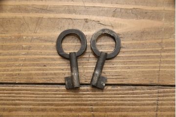 中古　美品　桐材　落ち着いた色合いの朱塗りが魅力的な米沢箪笥(衣装箪笥、チェスト、民芸箪笥、和たんす、引き出し)(R-058320)