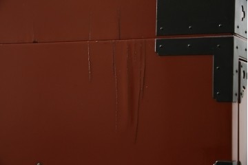 中古　桐材　落ち着いた色合いの朱塗りが魅力的な米沢箪笥　(R-058320)