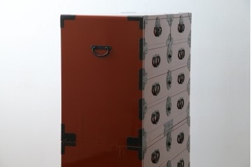 中古　桐材　落ち着いた色合いの朱塗りが魅力的な米沢箪笥　(R-058320)