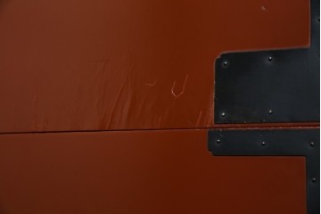 中古　桐材　落ち着いた色合いの朱塗りが魅力的な米沢箪笥　(R-058320)