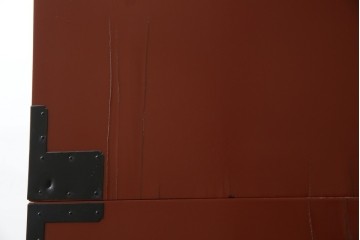 中古　桐材　落ち着いた色合いの朱塗りが魅力的な米沢箪笥　(R-058320)