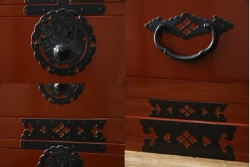 中古　桐材　落ち着いた色合いの朱塗りが魅力的な米沢箪笥　(R-058320)