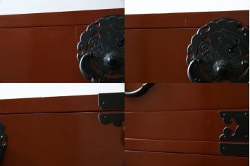 中古　桐材　落ち着いた色合いの朱塗りが魅力的な米沢箪笥　(R-058320)