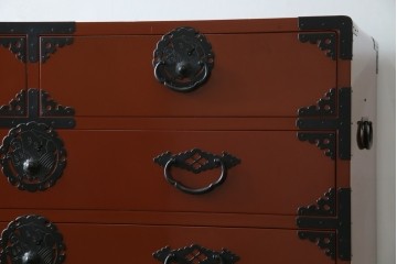 中古　桐材　落ち着いた色合いの朱塗りが魅力的な米沢箪笥　(R-058320)