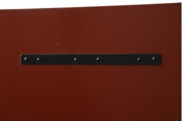 中古　桐材　落ち着いた色合いの朱塗りが魅力的な米沢箪笥　(R-058320)