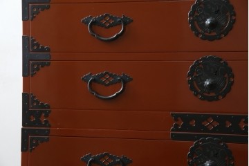 中古　桐材　落ち着いた色合いの朱塗りが魅力的な米沢箪笥　(R-058320)