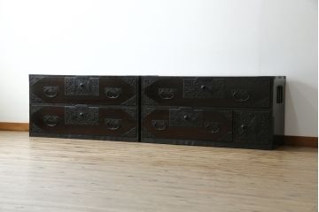 和製アンティーク　明治大正期　杉材　細かな透かし金具の図柄が目を引く佐渡箪笥(八幡箪笥、衣装箪笥、引き出し、チェスト)(R-058322)