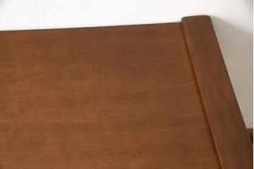 中古　美品　国会議事堂納品の高級家具メーカー　徳田家具　特徴的な脚のデザインが目を引くクラシカルなデスク(ワークデスク、在宅ワーク用、サイドテーブル、作業台)(R-058343)