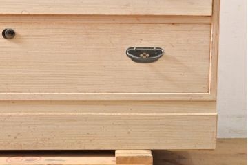 中古　国産　職人手造り　小振りなサイズで取り入れやすい総桐箪笥(並厚、総桐たんす、小箪笥、サイドチェスト、衣装タンス、引き出し)(R-058346)