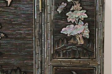 中古　美品　豪華絢爛!　繊細な螺鈿(ラデン)細工が美しく描かれたサイドボード(収納棚、戸棚、リビングボード、テレビ台)(R-058349)