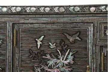 中古　美品　豪華絢爛!　繊細な螺鈿(ラデン)細工が美しく描かれたサイドボード(収納棚、戸棚、リビングボード、テレビ台)(R-058349)