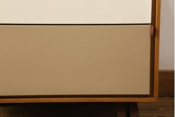 イタリアビンテージ　美品　B&B イタリア　ころんとした大きめのキャスターがかわいらしいサイドワゴン(サイドキャビネット、ナイトテーブル、収納棚、ヴィンテージ)(R-058358)