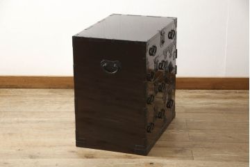 中古　美品　民芸家具　熊野洞　木地呂塗り　欅(ケヤキ)　落ち着きのある色合いと凝った金具が魅力の仙台箪笥(定価約50万円)(整理タンス、和タンス、収納箪笥、引き出し、サイドチェスト)(R-058363)