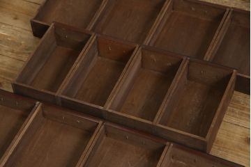 中古　中国アンティーク調　引き出し56杯　まるで映画の中に出てきそうな雰囲気の薬箪笥(小引き出し、ドロワー、店舗什器)(R-058366)