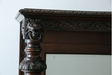 イギリスアンティーク　珍しいデザイン!　オーク材　凝った彫刻が目を引く縦型オープンシェルフ　(R-058367)