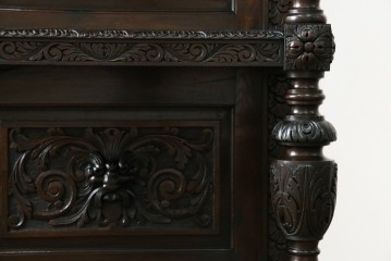 イギリスアンティーク　珍しいデザイン!　オーク材　凝った彫刻が目を引く縦型オープンシェルフ　(R-058367)