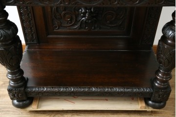 イギリスアンティーク　珍しいデザイン!　オーク材　凝った彫刻が目を引く縦型オープンシェルフ　(R-058367)