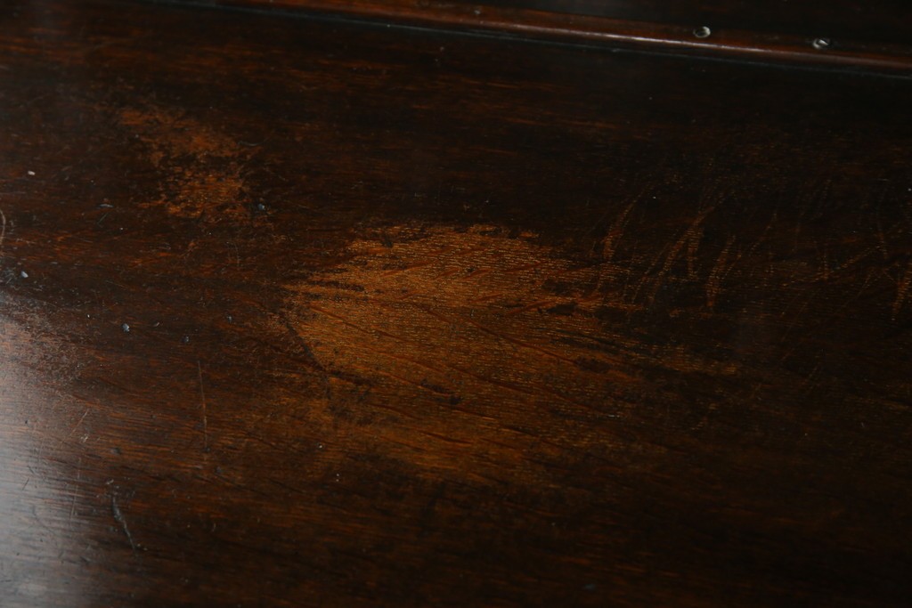 イギリスアンティーク　珍しいデザイン!　オーク材　凝った彫刻が目を引く縦型オープンシェルフ　(R-058367)