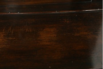 イギリスアンティーク　珍しいデザイン!　オーク材　凝った彫刻が目を引く縦型オープンシェルフ　(R-058367)