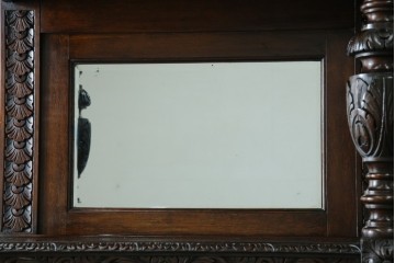 イギリスアンティーク　珍しいデザイン!　オーク材　凝った彫刻が目を引く縦型オープンシェルフ　(R-058367)