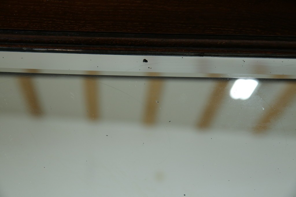 イギリスアンティーク　珍しいデザイン!　オーク材　凝った彫刻が目を引く縦型オープンシェルフ　(R-058367)