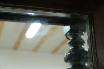 イギリスアンティーク　珍しいデザイン!　オーク材　凝った彫刻が目を引く縦型オープンシェルフ　(R-058367)