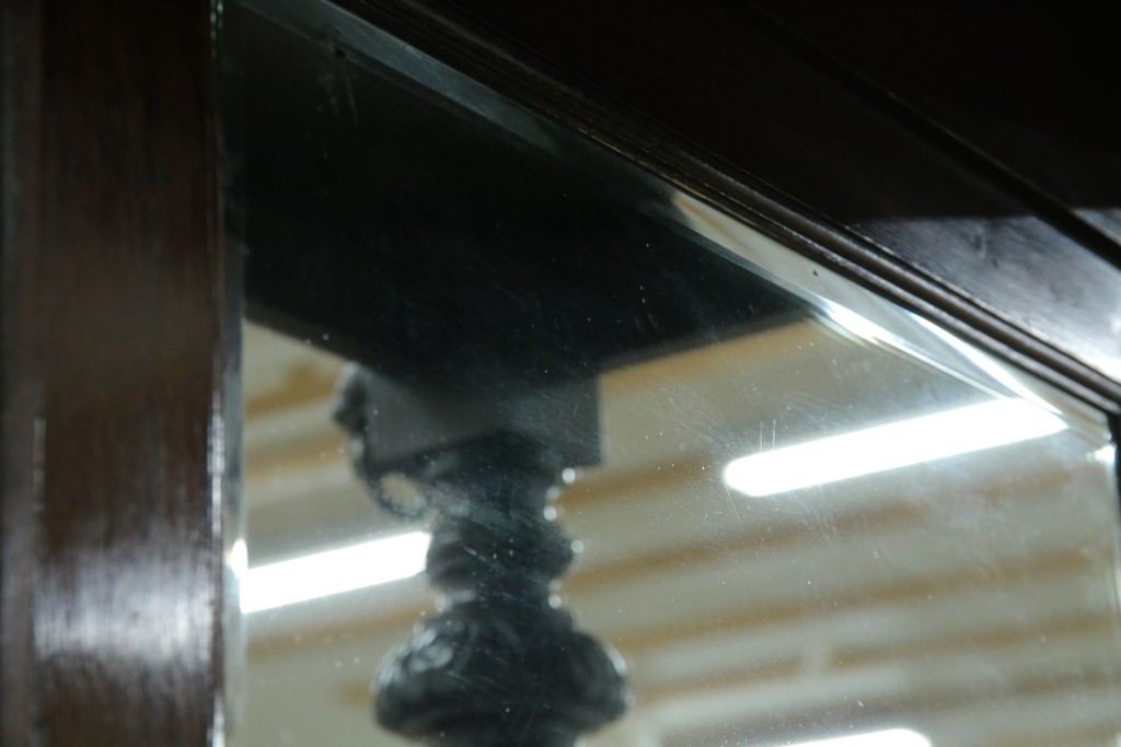 イギリスアンティーク　珍しいデザイン!　オーク材　凝った彫刻が目を引く縦型オープンシェルフ　(R-058367)