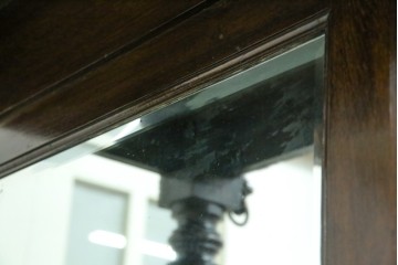 イギリスアンティーク　珍しいデザイン!　オーク材　凝った彫刻が目を引く縦型オープンシェルフ　(R-058367)