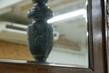 イギリスアンティーク　珍しいデザイン!　オーク材　凝った彫刻が目を引く縦型オープンシェルフ　(R-058367)