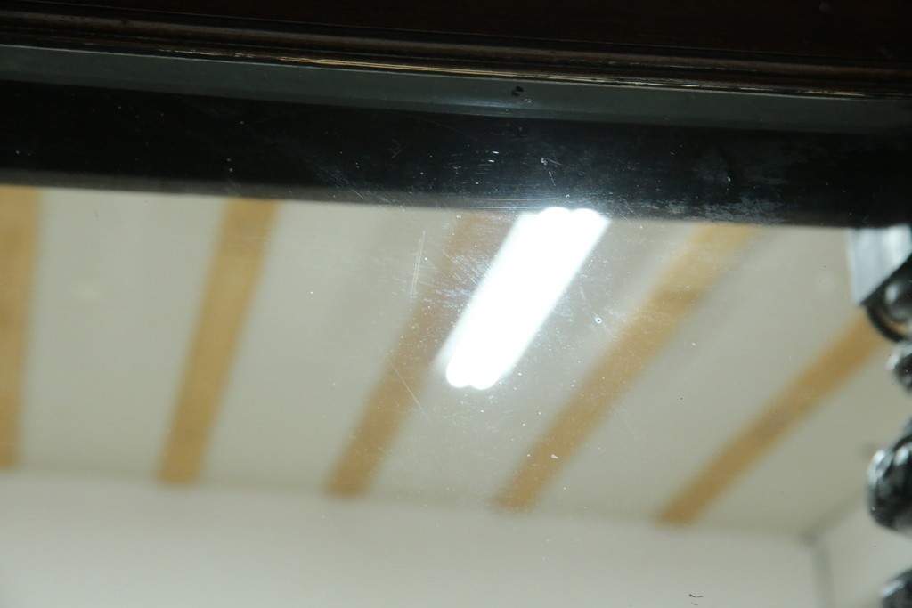 イギリスアンティーク　珍しいデザイン!　オーク材　凝った彫刻が目を引く縦型オープンシェルフ　(R-058367)