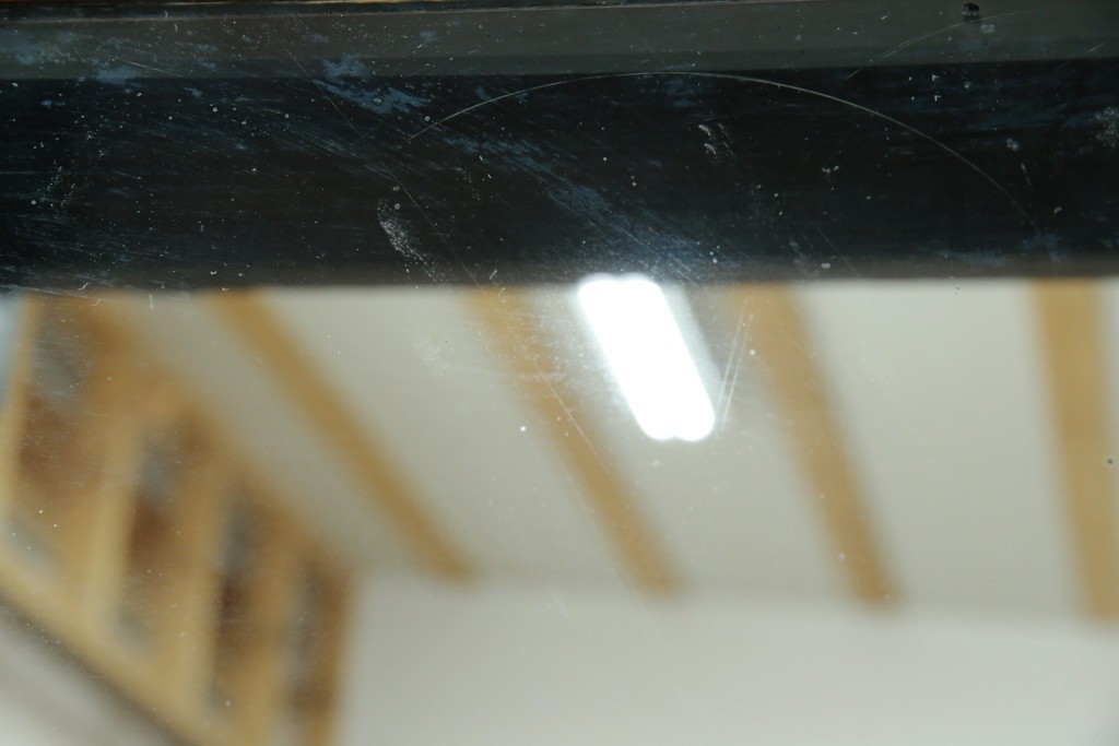 イギリスアンティーク　珍しいデザイン!　オーク材　凝った彫刻が目を引く縦型オープンシェルフ　(R-058367)