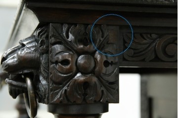 イギリスアンティーク　珍しいデザイン!　オーク材　凝った彫刻が目を引く縦型オープンシェルフ　(R-058367)