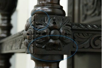 イギリスアンティーク　珍しいデザイン!　オーク材　凝った彫刻が目を引く縦型オープンシェルフ　(R-058367)