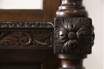 イギリスアンティーク　珍しいデザイン!　オーク材　凝った彫刻が目を引く縦型オープンシェルフ(飾り棚、陳列棚、キャビネット、オープンラック)(R-058367)