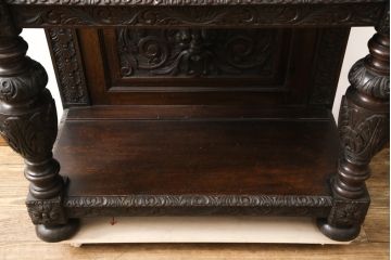 イギリスアンティーク　珍しいデザイン!　オーク材　凝った彫刻が目を引く縦型オープンシェルフ(飾り棚、陳列棚、キャビネット、オープンラック)(R-058367)