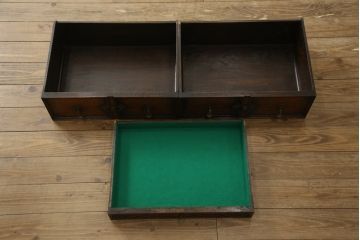 イギリスアンティーク　オーク材　細やかな彫刻やクラシカルな金具が印象的なサイドボード(戸棚、収納棚、キャビネット)(R-058368)