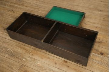 イギリスアンティーク　オーク材　細やかな彫刻やクラシカルな金具が印象的なサイドボード(戸棚、収納棚、キャビネット)(R-058368)