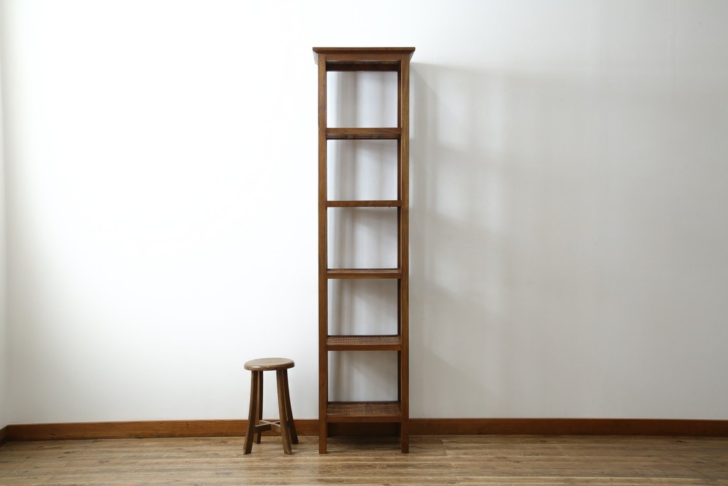 中古　希少な絶版品!　美品　アジアン家具　ヒッカドゥワ(HIKKA DUWA)　チーク材　シンプルな縦型飾り棚　(R-058369)